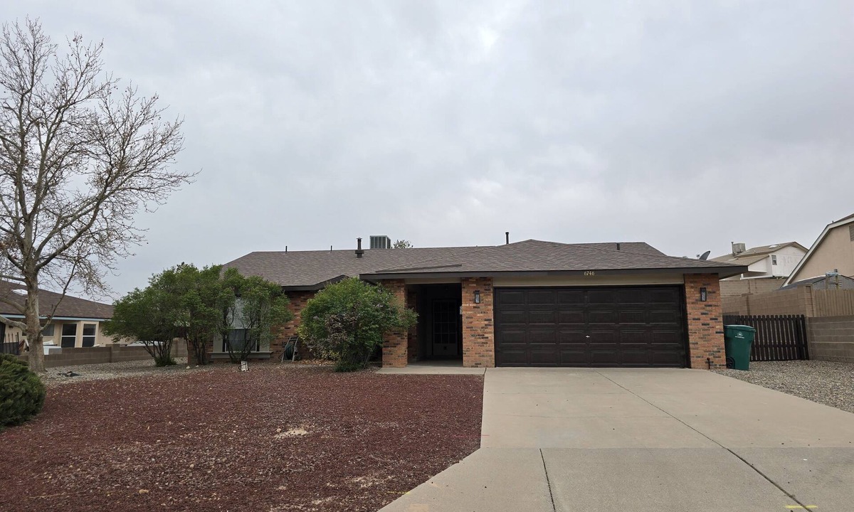 Rio Rancho House | Charming 3-bedroom house with Fireplace & Mountain View’s in Rio Rancho