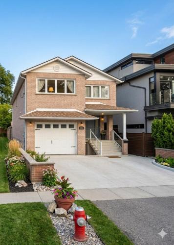 Lakeview House | Charming 3 Bedroom home near the lake