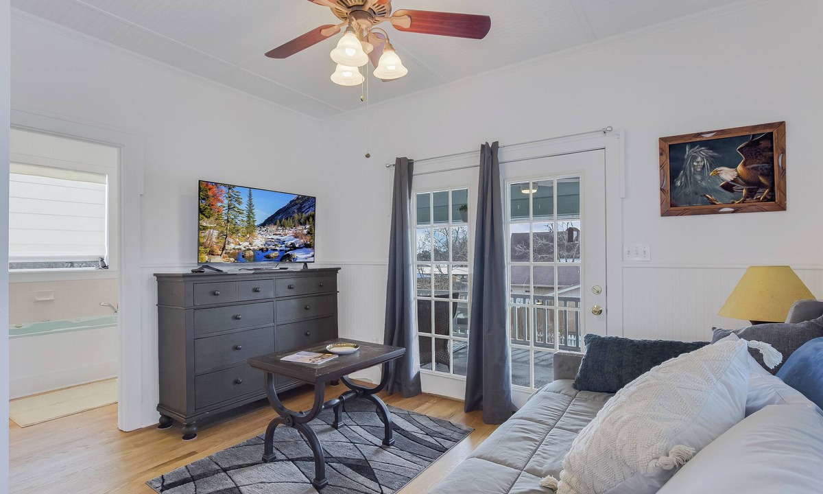 La Grange House | Charming 3-bedroom house with AC in La Grange with Wrap around porches.