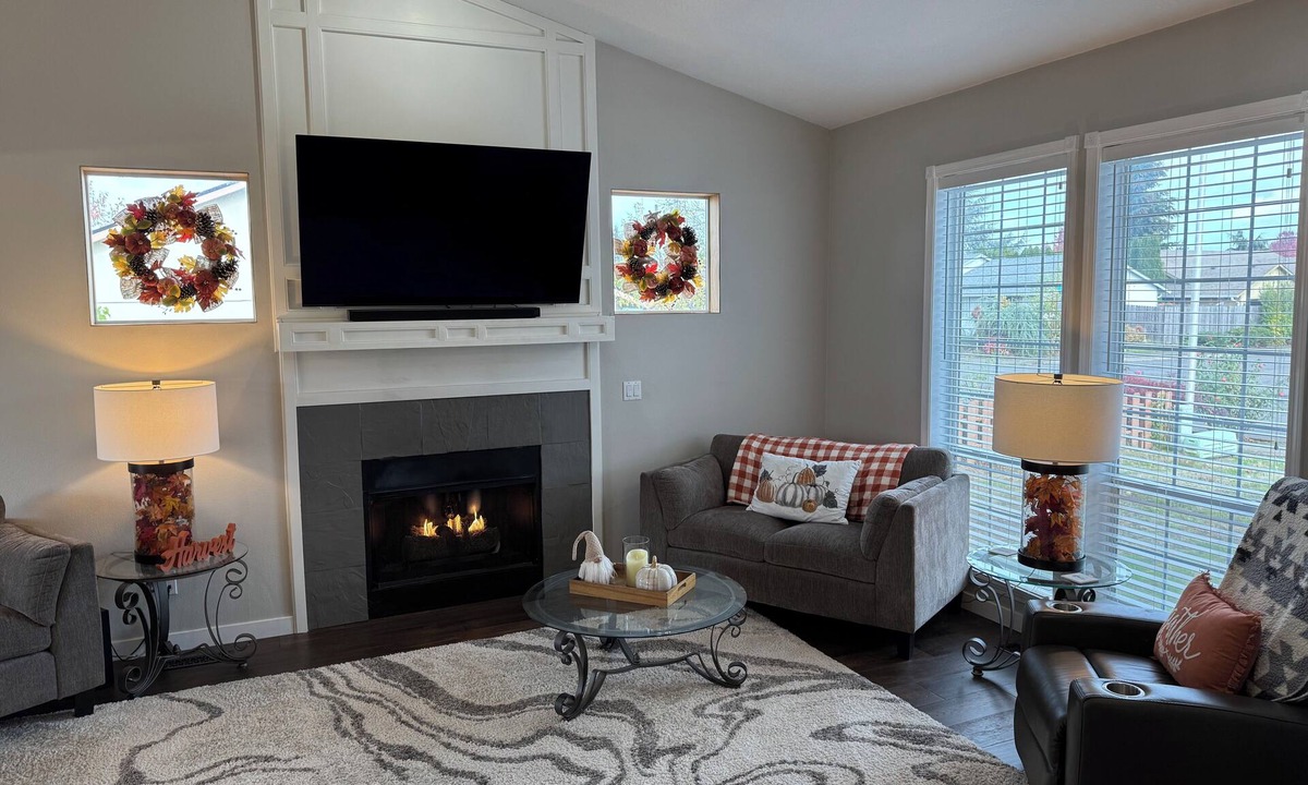 Canby House | Charming 3-bedroom Home in Canby