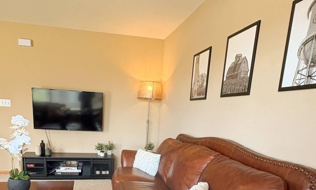 Ames House | Charming 3-bedroom home in Ames