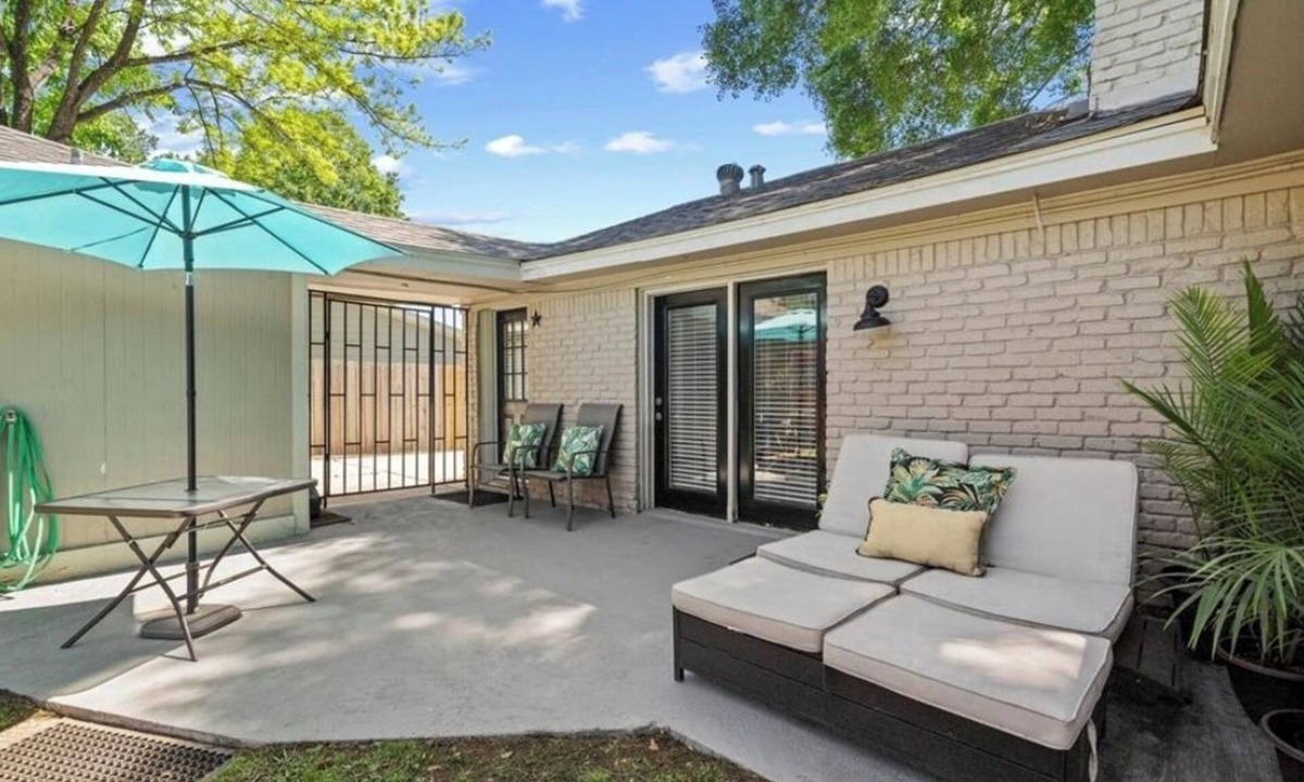 Garden Oaks House | Charming 3-bedroom home with pool in quiet neighborhood