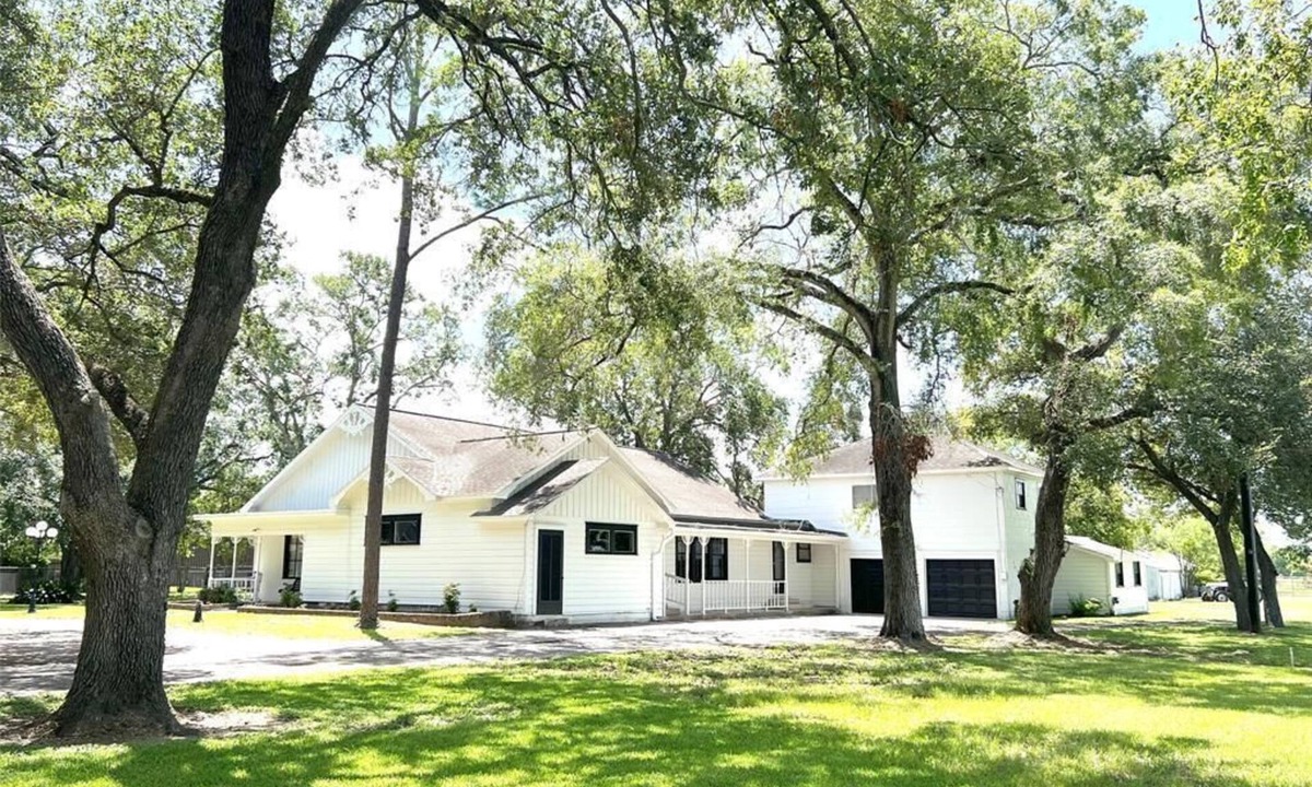 El Campo House | Charming 3-bedroom house in serene El Campo with AC