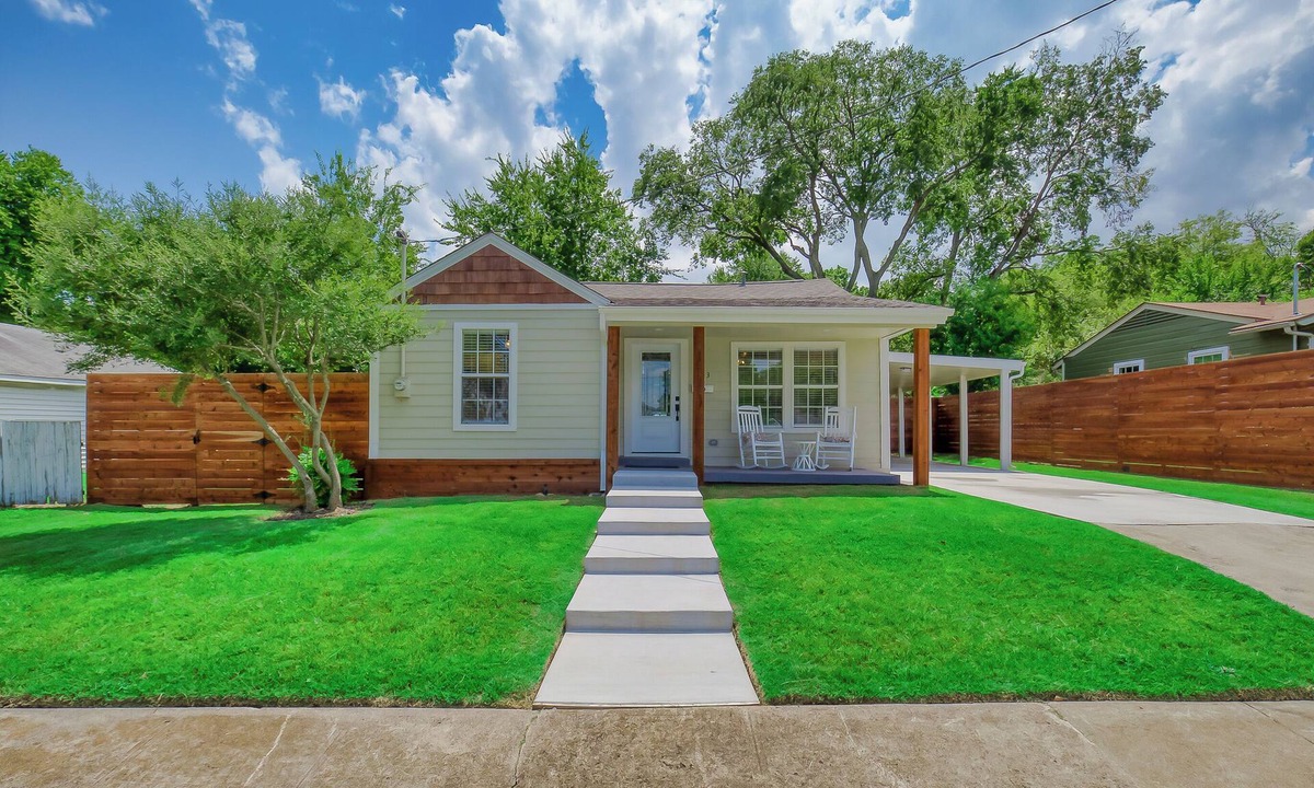 McKinney House | Charming 3-bedroom house steps from Downtown McKinney