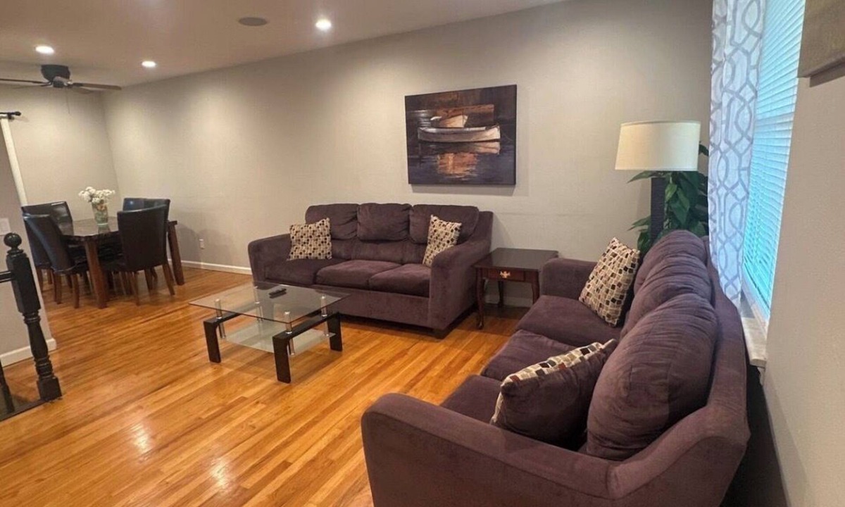 Manchester House | Charming 3-bedroom house in delightful Ballwin and basement is not included