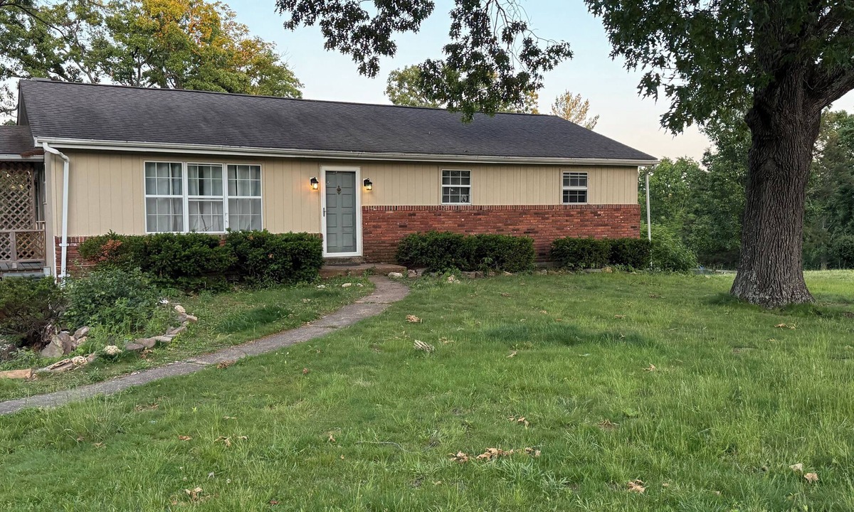 Bourbon House | Charming 3-bedroom house in serene Bourbon with AC and fenced in yard