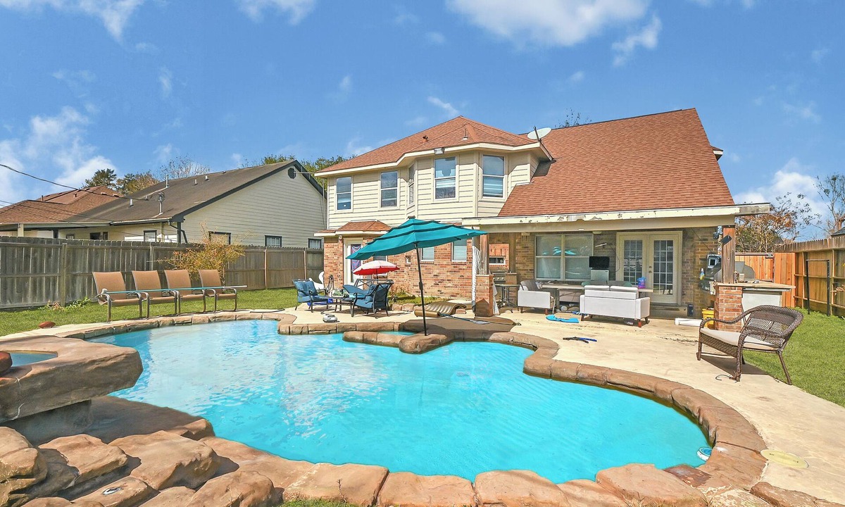 Central Southwest House | Charming 3-bedroom house with private pool in Houston