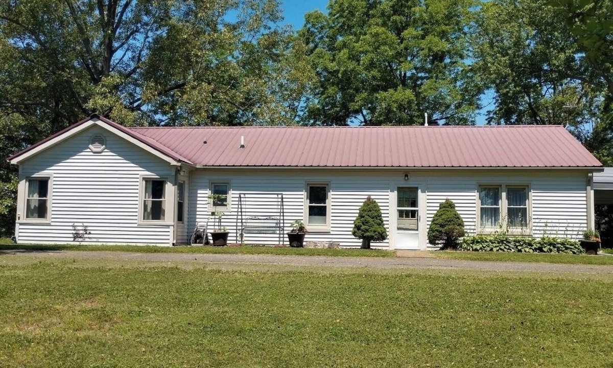 Sturgis House | Charming 3-bedroom house in a country setting with WiFi