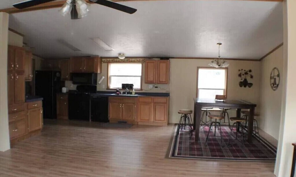 Waynoka House | Charming 3-bedroom house with AC, in serene Waynoka