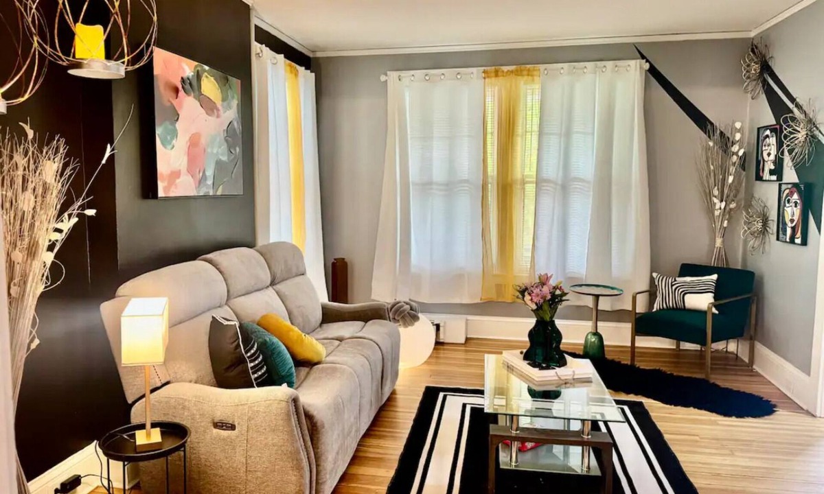 Albany House | Charming 3-bedroom house with pool table