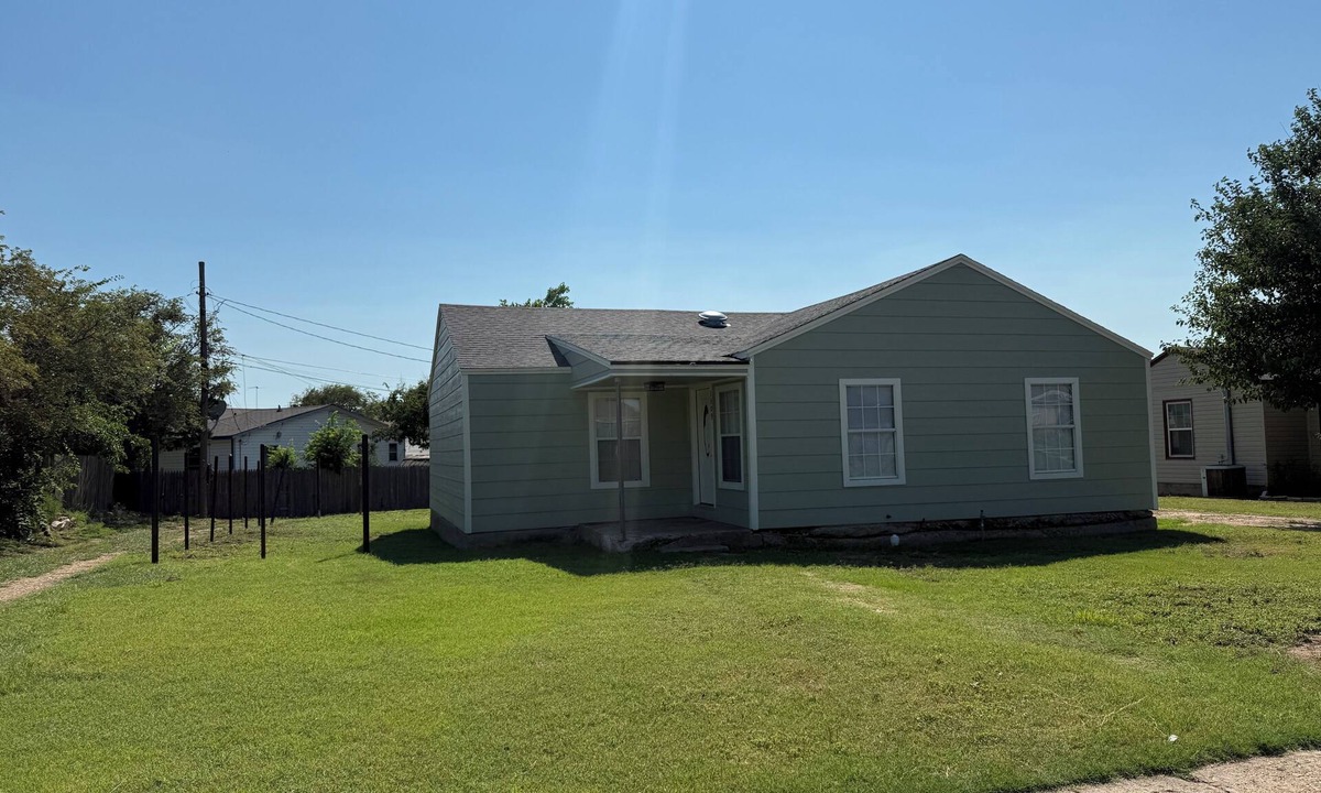 Borger House | Charming 3-bedroom house with AC in Borger. Completely remodeled and updated