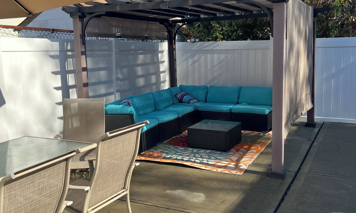 Alden Manor House | Charming 3-bedroom house with WiFi, AC and access to backyard