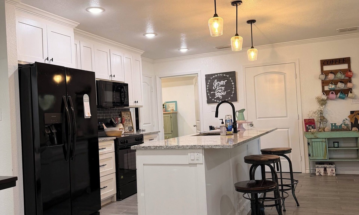 Flint House | Charming 3-bedroom house close to lake in cozy Flint neighborhood.