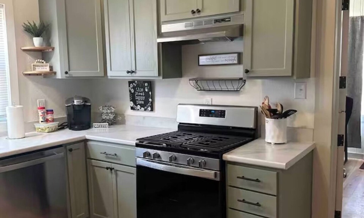 Lufkin House | Charming 3-bedroom house with WiFi, AC in welcoming Lufkin