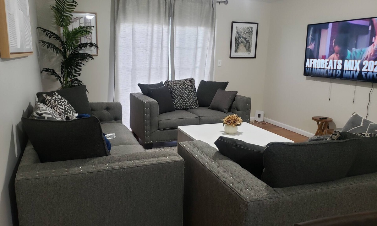 Ampere House | Charming 3-bedroom house with AC and WiFi in pleasant Newark