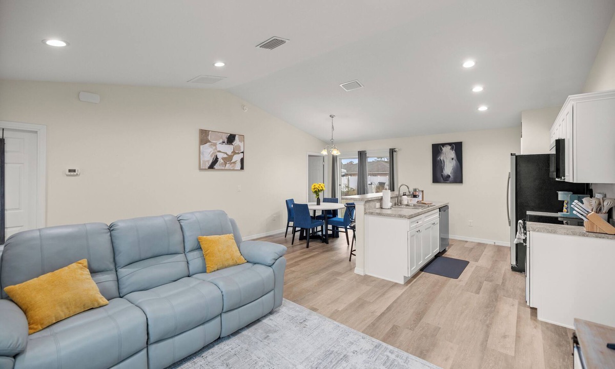 Candler House | Charming 3-bedroom house in peaceful Ocala with WiFi, AC