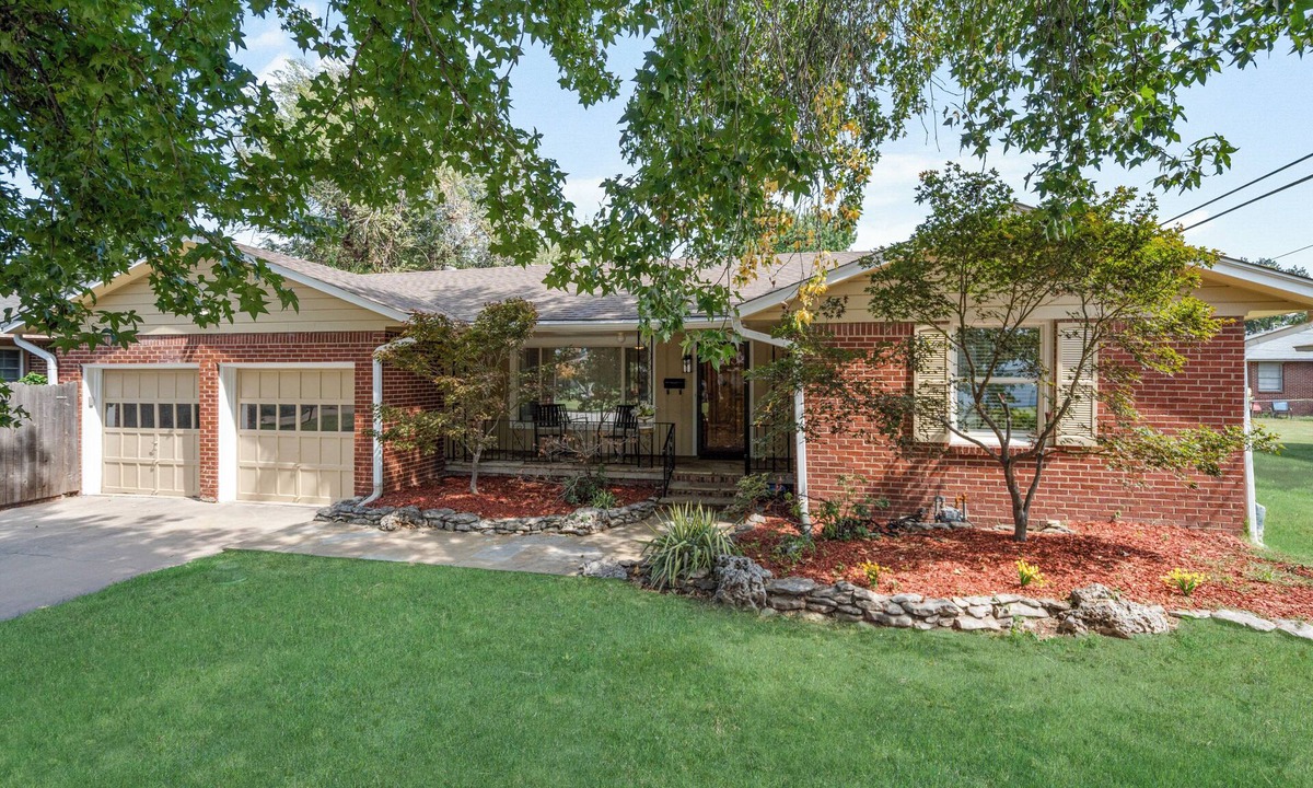 Tulsa House | Charming 3-bedroom house in Brookside Tulsa Near Gathering