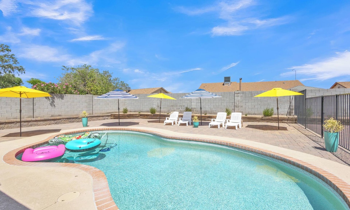 East Mesa House | Charming 3-Bedroom house with Game Room, Pool, WiFi in pleasant Mesa