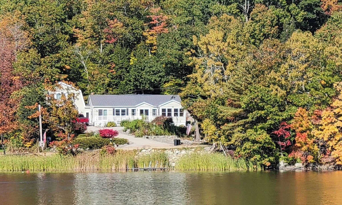 Orrington House | Charming 3-bedroom lake house in Orrington with Wi-Fi, AC and boat dock.