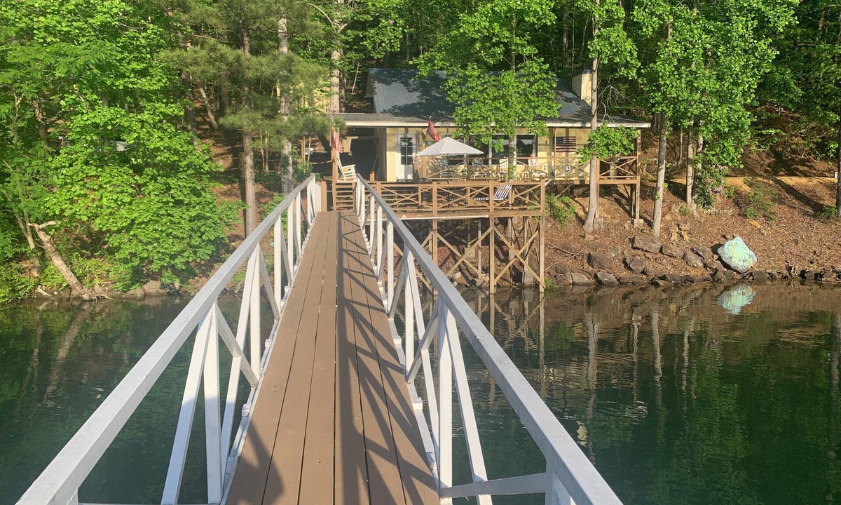 Arley Cabin | Charming 3 bedroom Lakefront Cabin only a few steps to the lake! NO PETS!