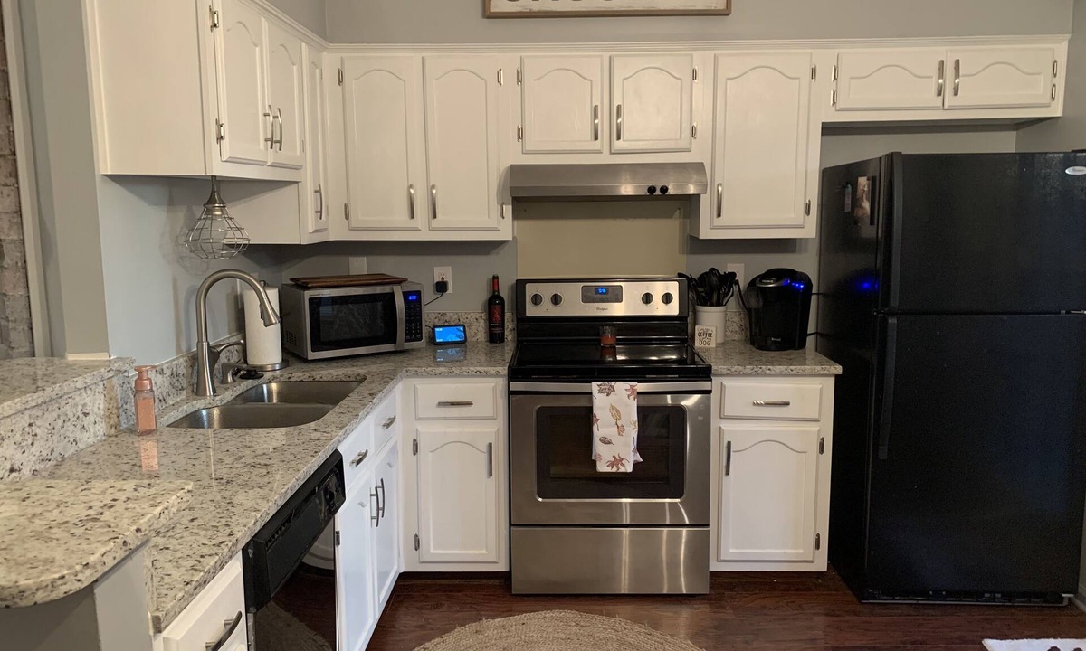 Lakeland House | Charming 3 bedroom Memphis Suburbs