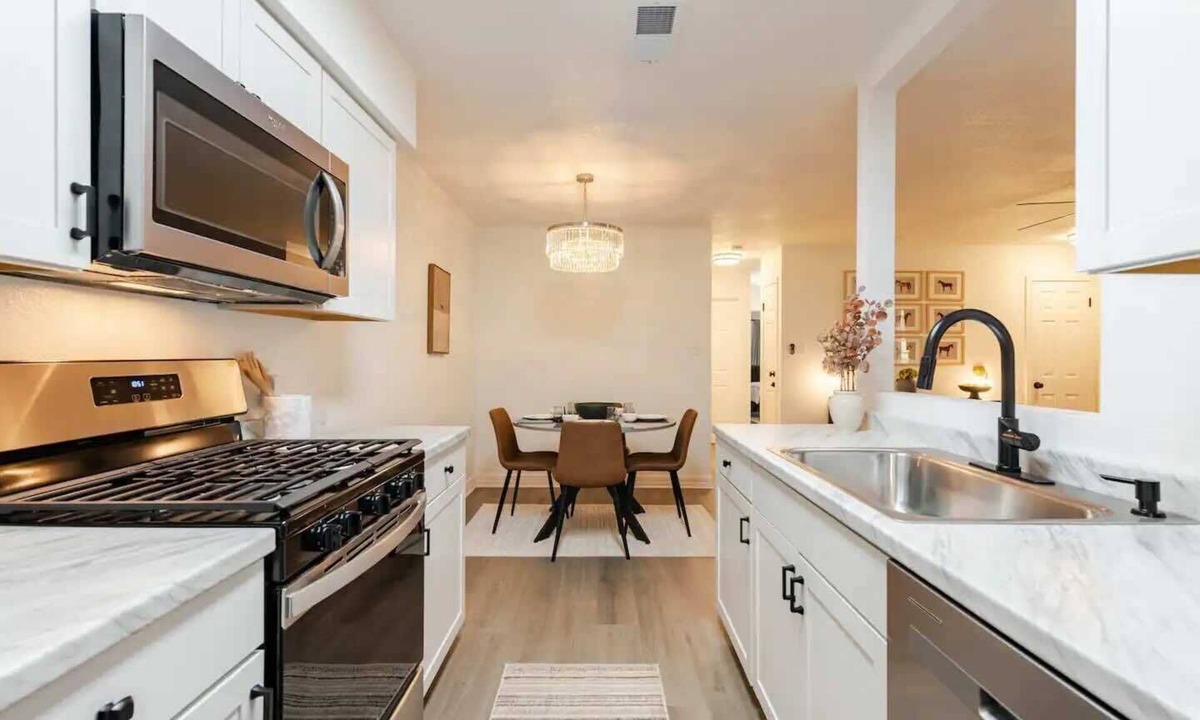 The Woods House | Charming 3-bedroom townhome with lots of amenities in upscale Round Rock