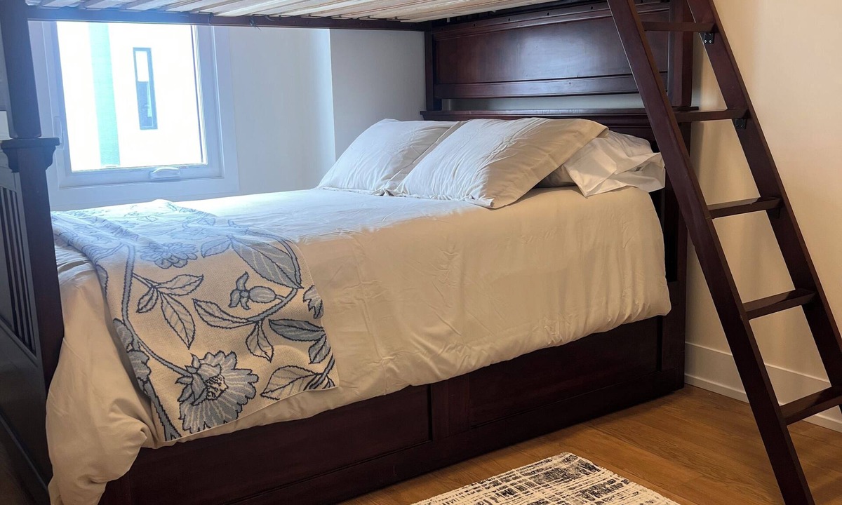 Ramara House | Charming 3-bedroom townhome with WiFi, AC in Orillia