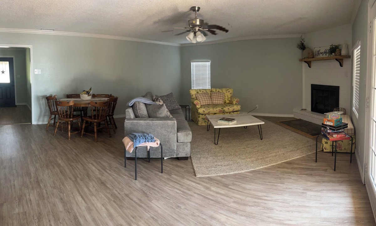China Spring House | Charming 3-bedroom house with AC , heater , fireplace in China Spring, Texas
