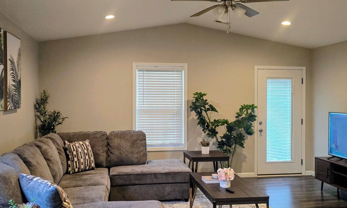 Madisonville House | Charming 3-bedroom bungalow Madisonville