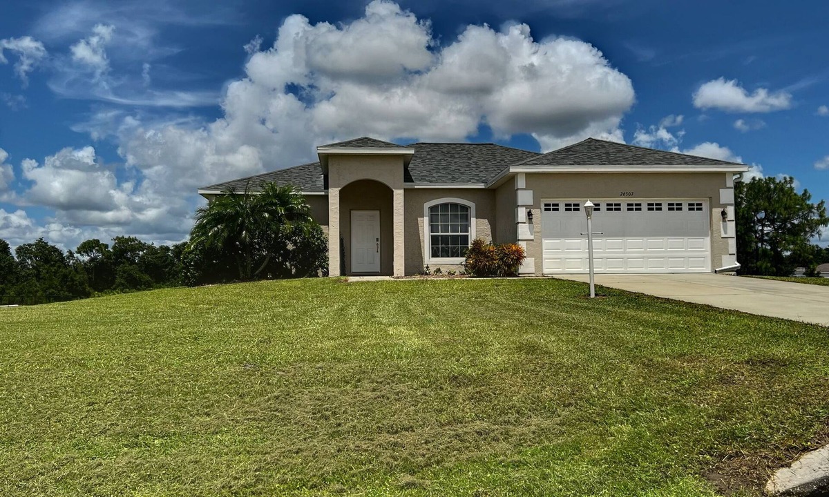 Verna House | Charming 3-bedroom house in Serene Myakka City near Freedom Factory & Terranova