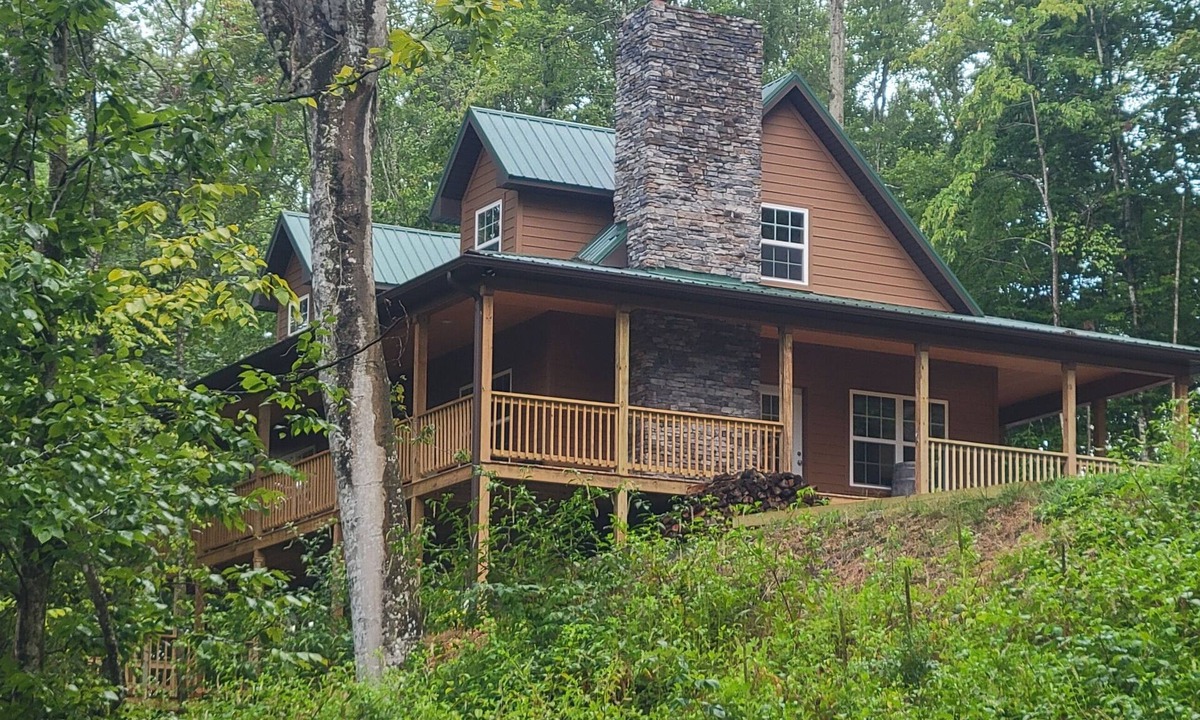 Rogersville Cabin | Charming 3-bedroom with loft bed Cabin in Rogersville with Fireplace