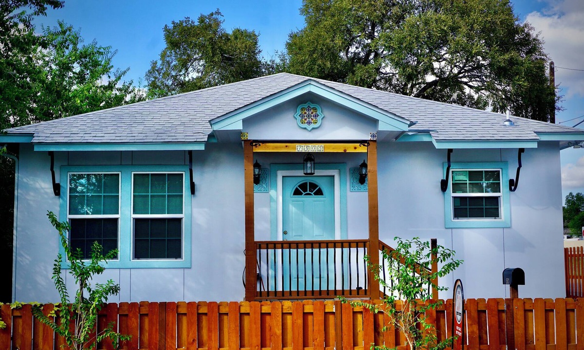Northwest Los Angeles Heights House | Charming 3-bedroom house with WiFi and AC in wonderful San Antonio