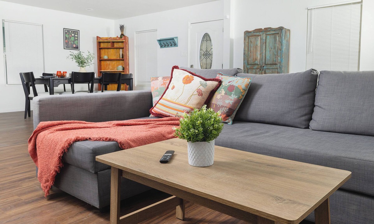 Jefferson House | Charming 3-bedroom house near downtown SA on quiet street with WiFi, AC, parking