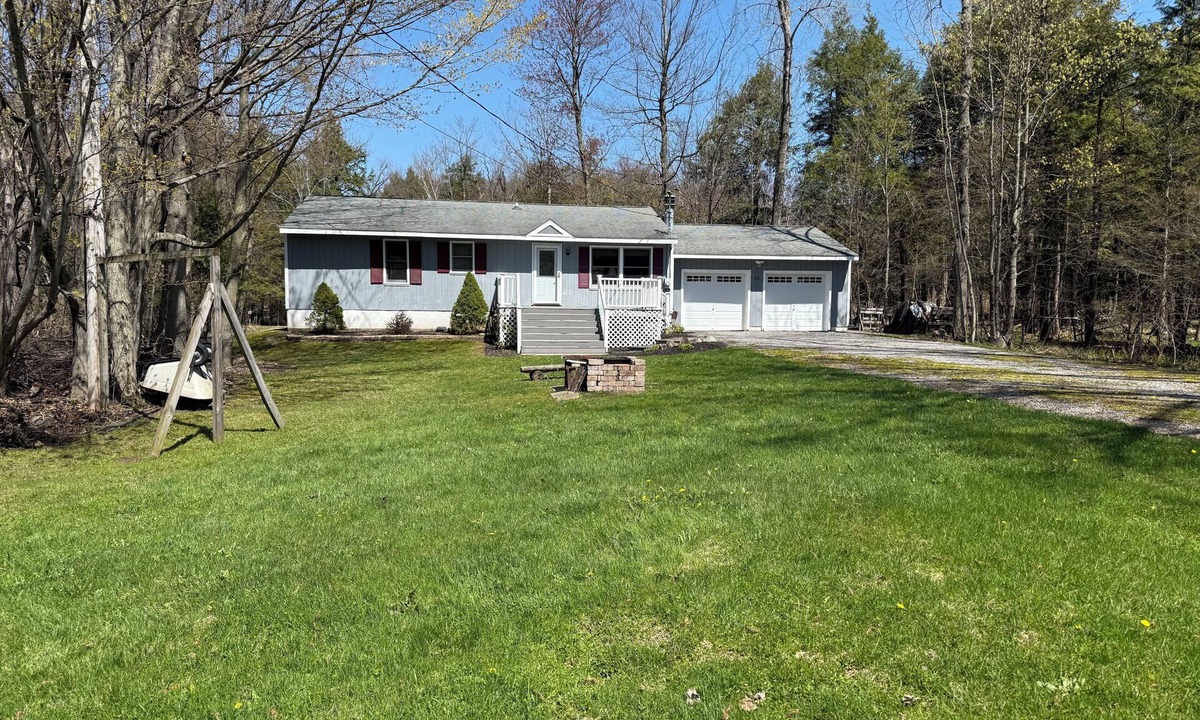 Sandy Creek House | Charming 3-bedroom house with AC and WiFi on Sandy Pond.
