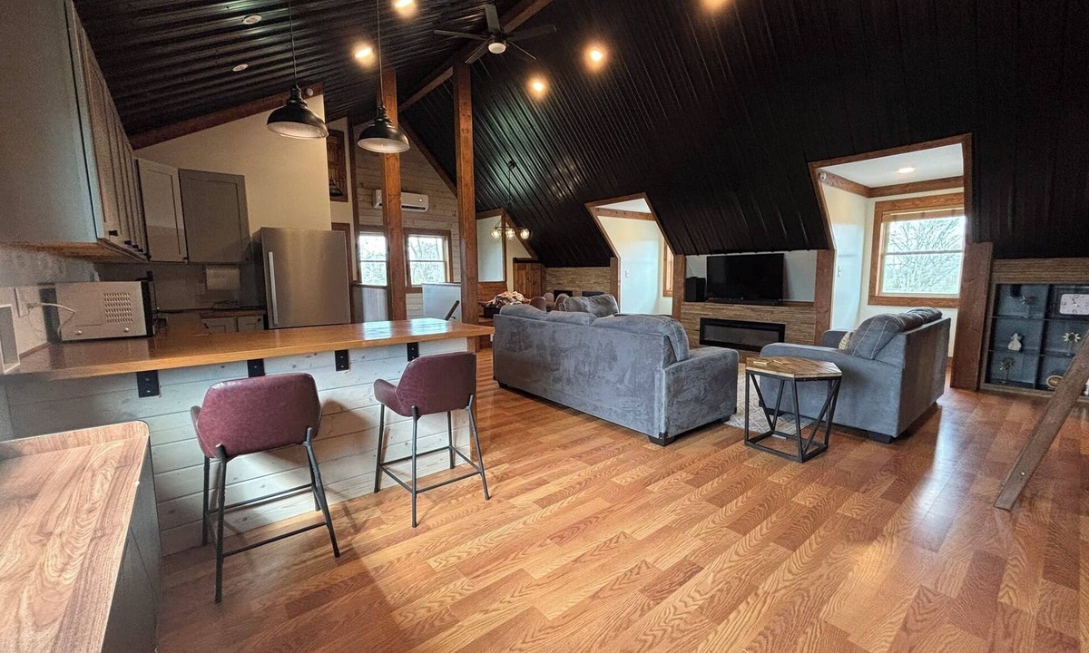 Shelbyville Condo | Charming 3-bedroom Loft on the Bourbon Trail.