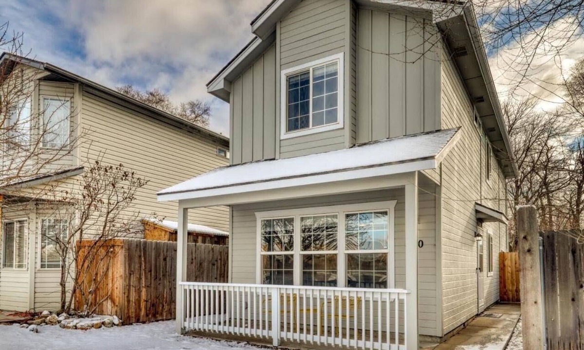 Veterans Park House | Charming 3-bedroom Whitewater Park House