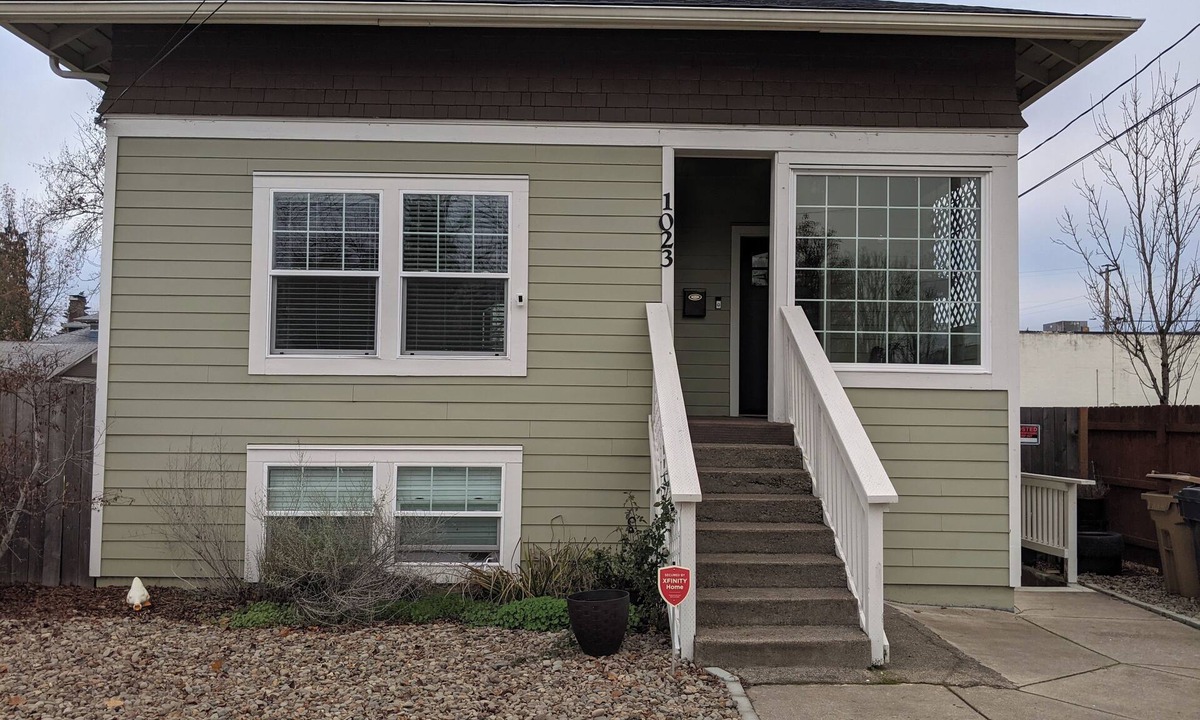 Albany Apartment | Charming 3-bedroom with fenced back yard