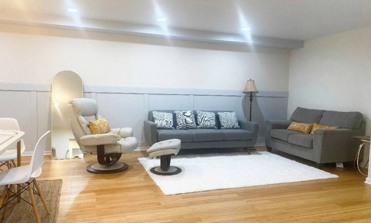 Oak Park Apartment | Charming 3 beds 2 full baths close to Chicago long renters welcome