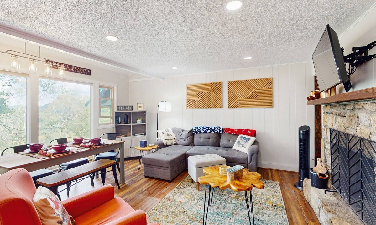 Sugar Mountain Condo | Charming 3 BR condo with Stunning Views and steps away from Sugar Ski Slopes