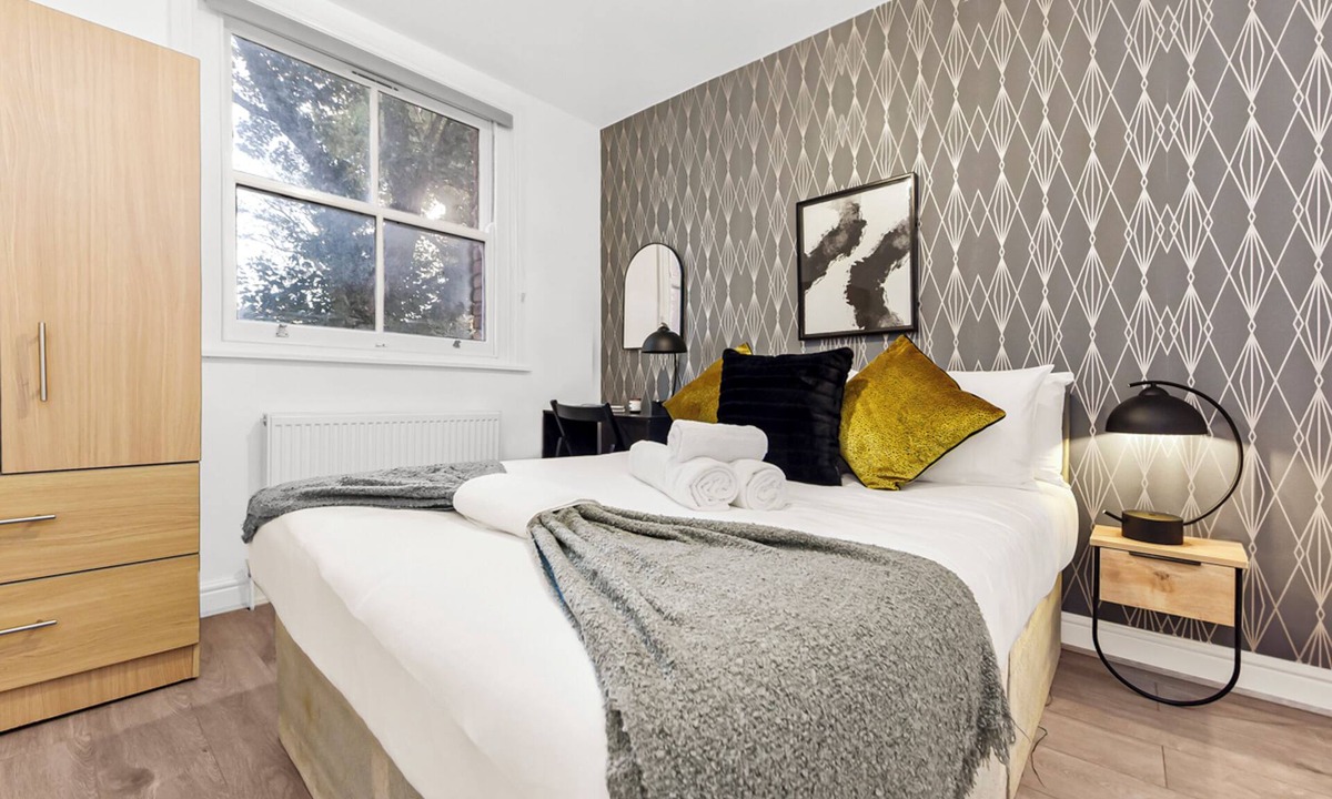 Canonbury House | Charming 3-BR Flat with Ensuite Master and Balcony