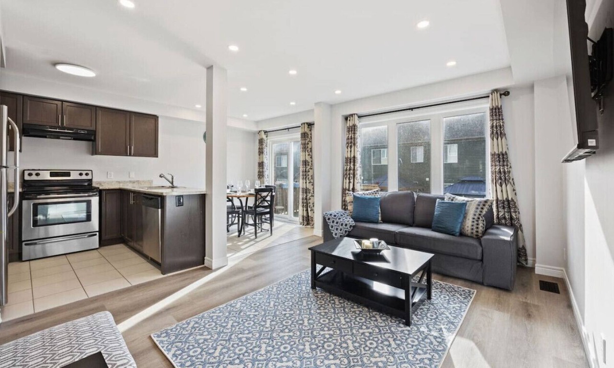 Oshawa House | Charming 3-Br Home in Oshawa N.