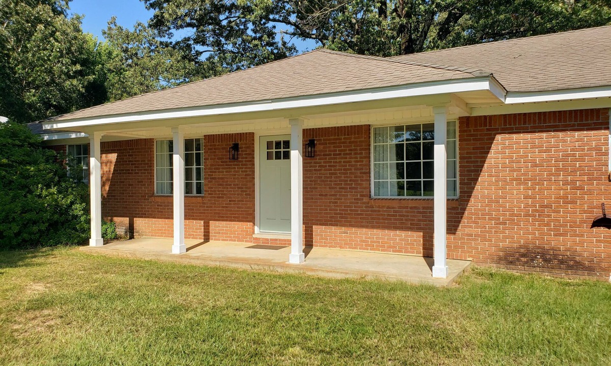 Pope House | Charming 3 BR house in Pope, 36 min to Ole Miss, 3 miles to Enid Lake boat ramps