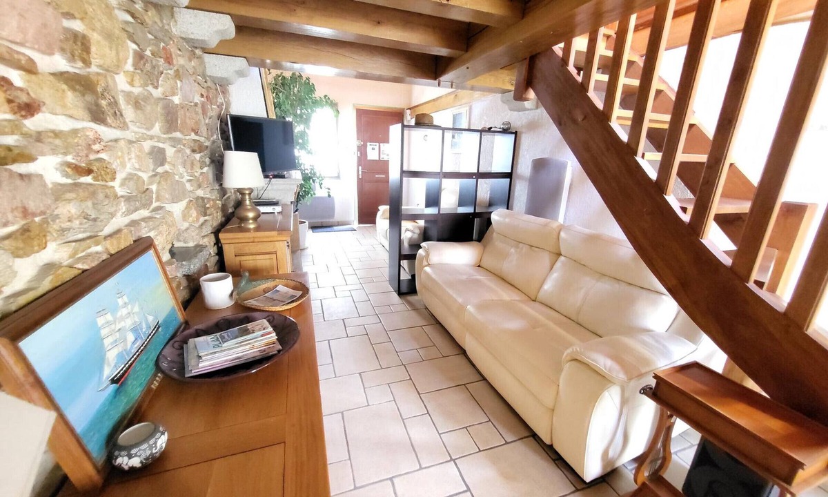 Les Sables d'Olonne House | Charming 3-Bed Townhouse with Courtyard, Garage, and WiFi, 300m from Beach in Les Sables-d'Olonne