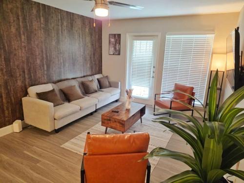 Astrodome Apartment | Charming 3Bed 2Bath apt in front of NRG and near TMC