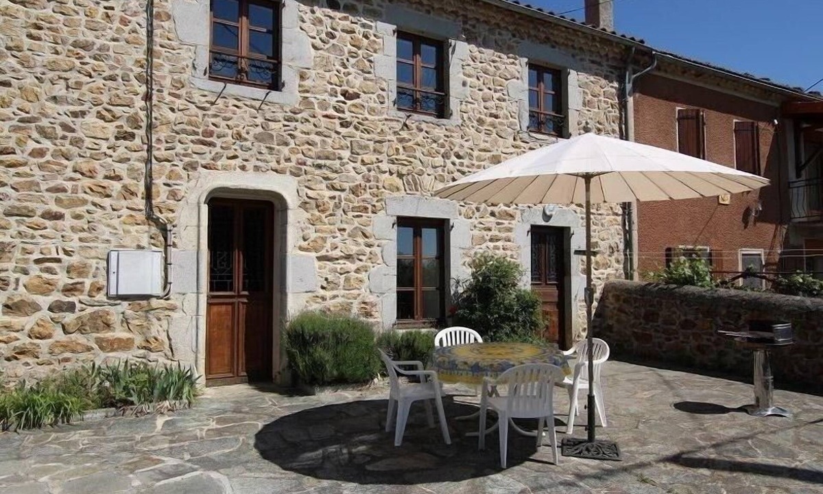 Ferrussac Cottage | Charming 3BR Apartment in Quiet Village with Private Courtyard