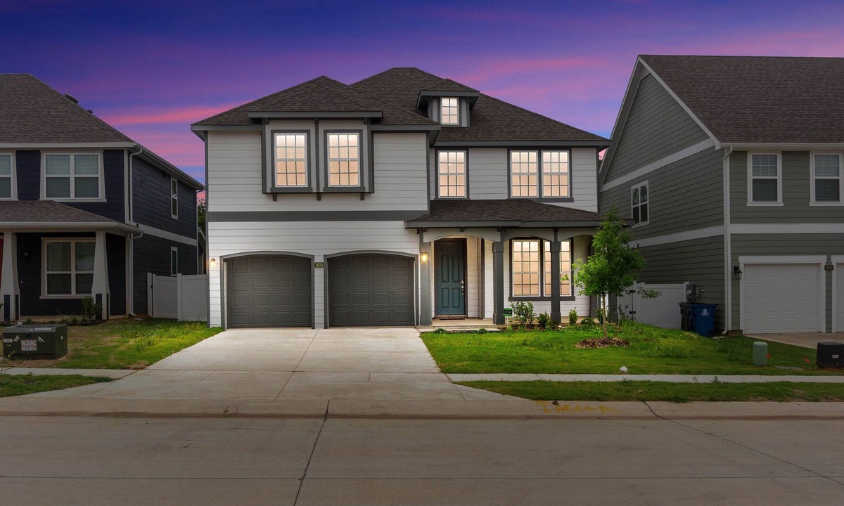 Lincoln Park House | Charming 3BR Aubrey Getaway