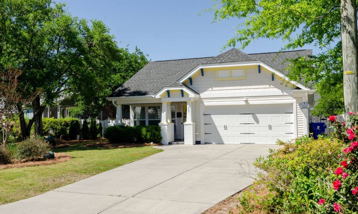 North Carolina Coast House | Charming 3BR Cottage in Carolina Beach