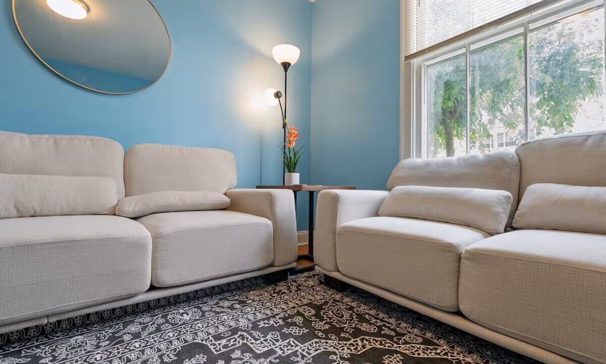 Skokie House | Charming 3BR Home With 2 Parking Spot, Near Transit & Shopping,