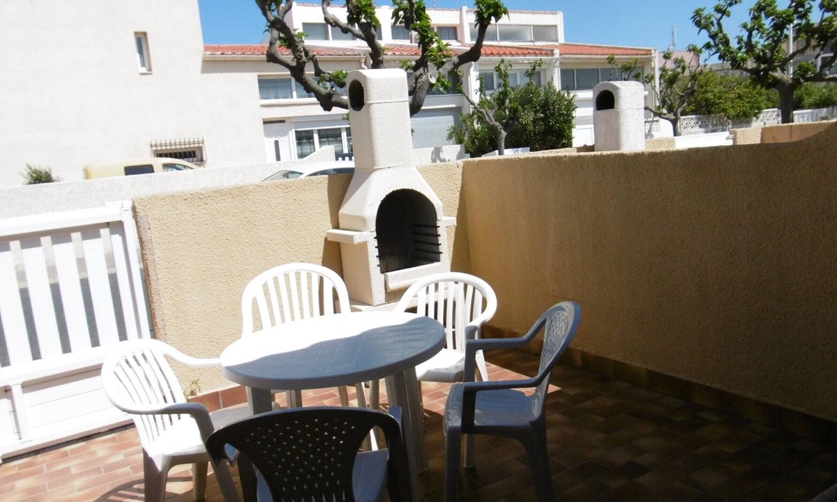 Port-la-Nouvelle Villa | Charming 3BR Mezzanine Villa with Patio & Parking, 150m from Beach - Sleeps 6