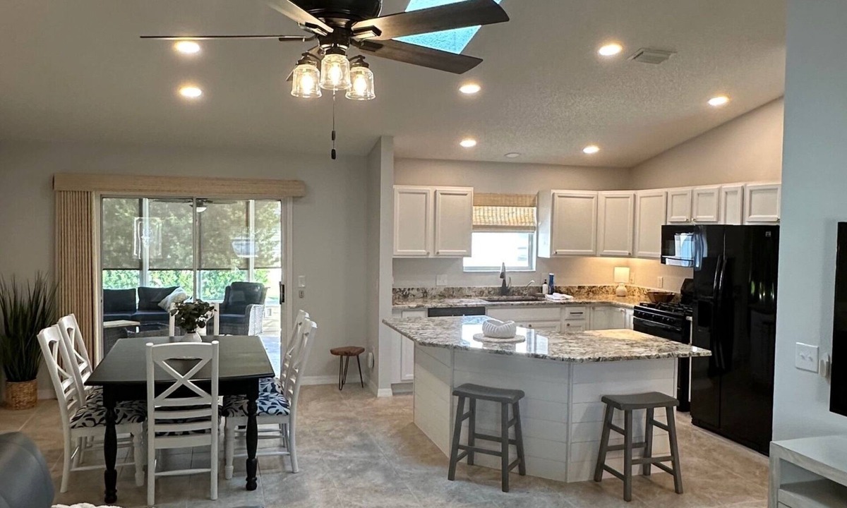 Springdale House | Charming 3BR Oasis with Lanai